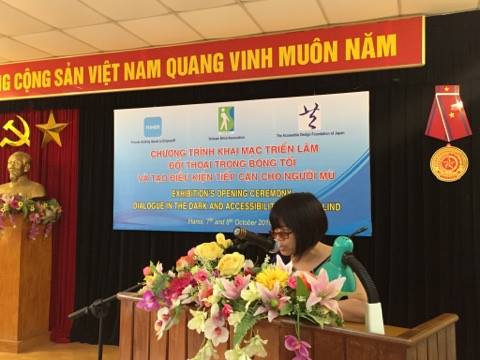 Triển lãm “Đối thoại trong bóng tối và Tạo điều kiện tiếp cận cho người mù”