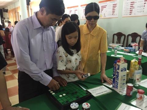 Triển lãm “Đối thoại trong bóng tối và Tạo điều kiện tiếp cận cho người mù”