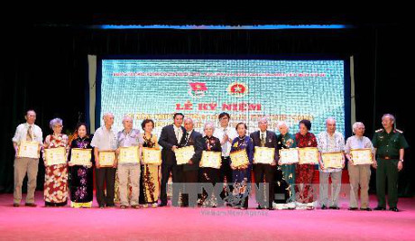 Gặp mặt đội Thanh niên xung phong tiếp quản Thủ đô