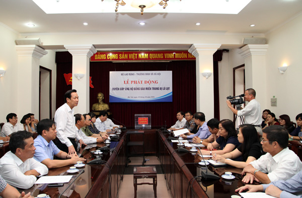 Bộ LĐ-TB&XH quyên góp ủng hộ đồng bào miền Trung