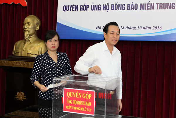 Bộ LĐ-TB&XH quyên góp ủng hộ đồng bào miền Trung