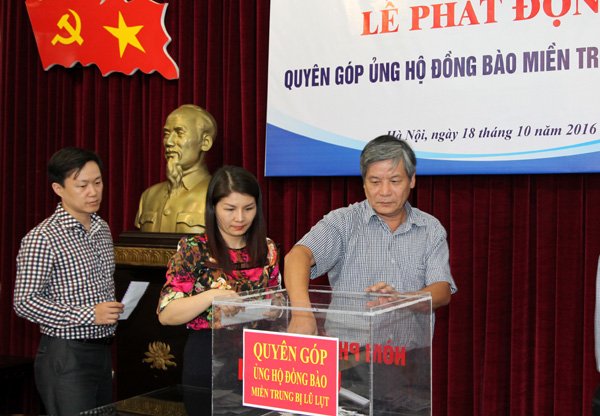 Bộ LĐ-TB&XH quyên góp ủng hộ đồng bào miền Trung
