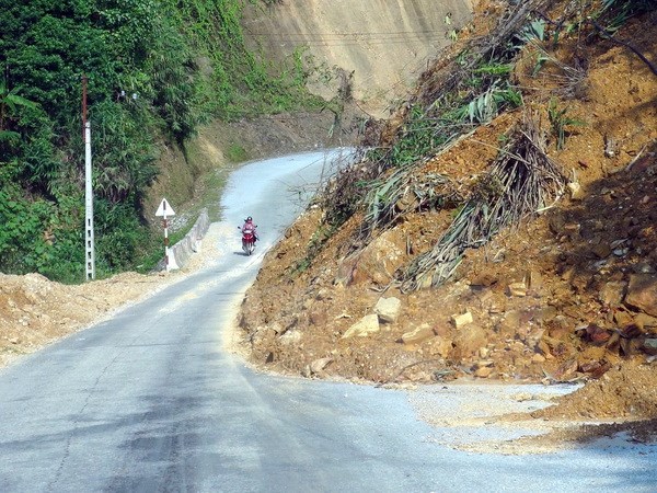 Bắc Kạn: Đường 400 tỷ đồng chưa bàn giao đã bị sạt lở do mưa lũ