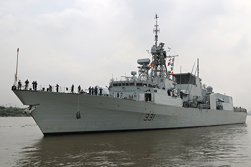 Chiến hạm Hải quân Canada thăm Việt Nam