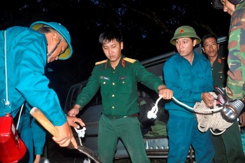 Nỗ lực tiếp cận hiện trường máy bay gặp nạn