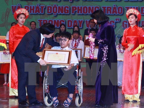 Bí kíp trở thành cao thủ tiếng Anh của cậu học trò khuyết tật xứ Huế