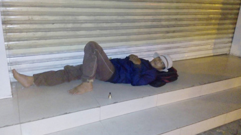 Những giấc ngủ trên vỉa hè Sài Gòn