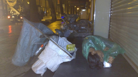 Những giấc ngủ trên vỉa hè Sài Gòn