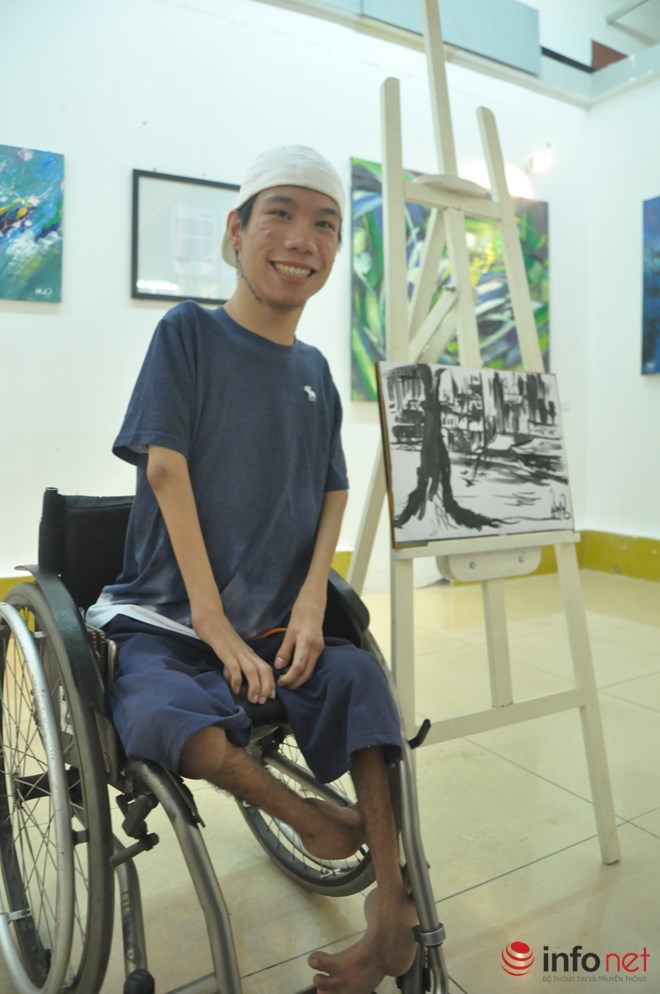 Điều chưa biết về họa sĩ 9X vẽ tranh bằng miệng Lê Minh Châu