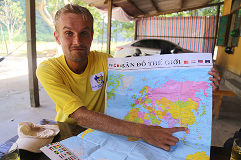 Anh Tây đi bộ khắp thế giới mê mẩn núi rừng Việt Nam