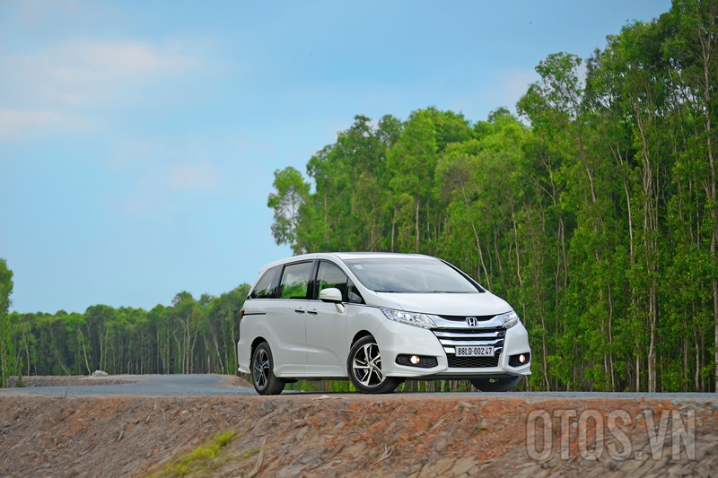 Gần Tết, các hãng ô tô bắt đầu 'chạy đua' khuyến mãi