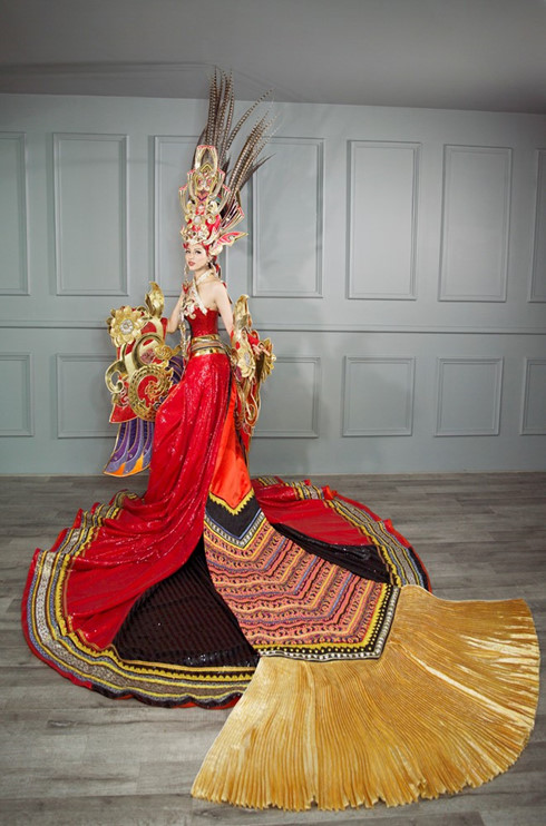 Hoa hậu Siêu quốc gia 2016: Trang phục dân tộc của Việt Nam tại sao gây tranh cãi?