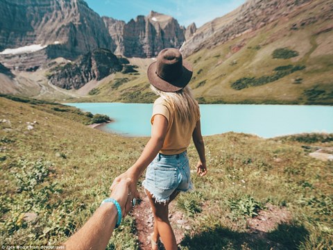 Bỏ nghề giặt thảm, chàng trai người Anh kiếm bộn tiền nhờ đi du lịch cùng bạn gái