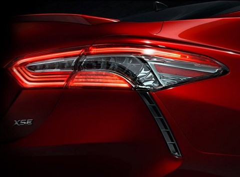 Toyota tung hình ảnh teaser đầu tiên của Camry 2018