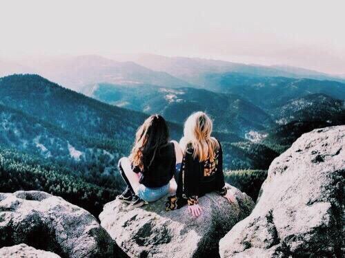 Khổ hơn cả yêu xa là đứa bạn thân nhất đang ở xa...