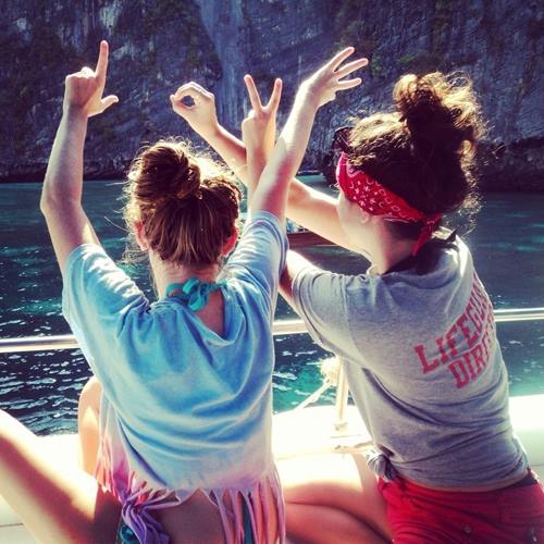 Khổ hơn cả yêu xa là đứa bạn thân nhất đang ở xa...