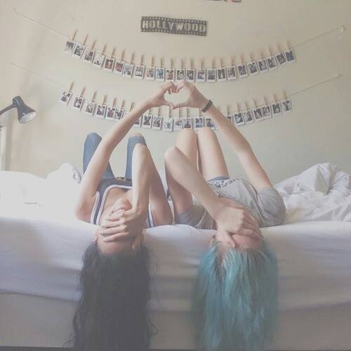 Khổ hơn cả yêu xa là đứa bạn thân nhất đang ở xa...