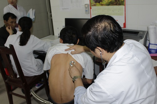 Bệnh viện Đại học Y Hà Nội khám bệnh tri ân tại tỉnh Bắc Giang