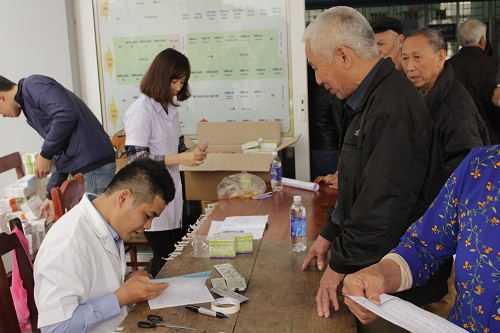 Bệnh viện Đại học Y Hà Nội khám bệnh tri ân tại tỉnh Bắc Giang