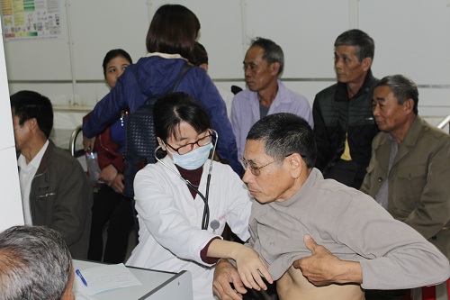 Bệnh viện Đại học Y Hà Nội khám bệnh tri ân tại tỉnh Bắc Giang