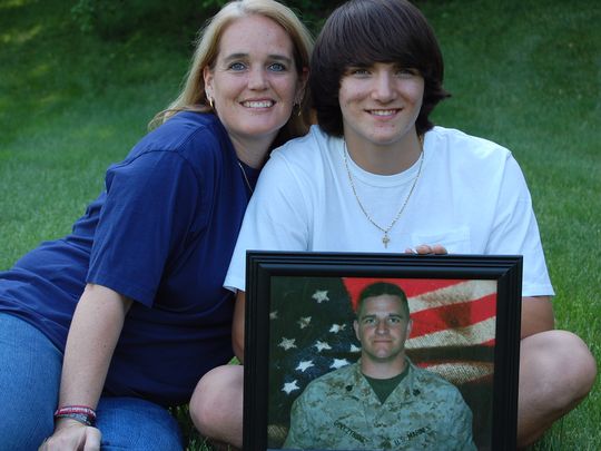 Cậu bé trong bức ảnh 'nỗi đau mất cha' nổi tiếng thế giới giờ ra sao?