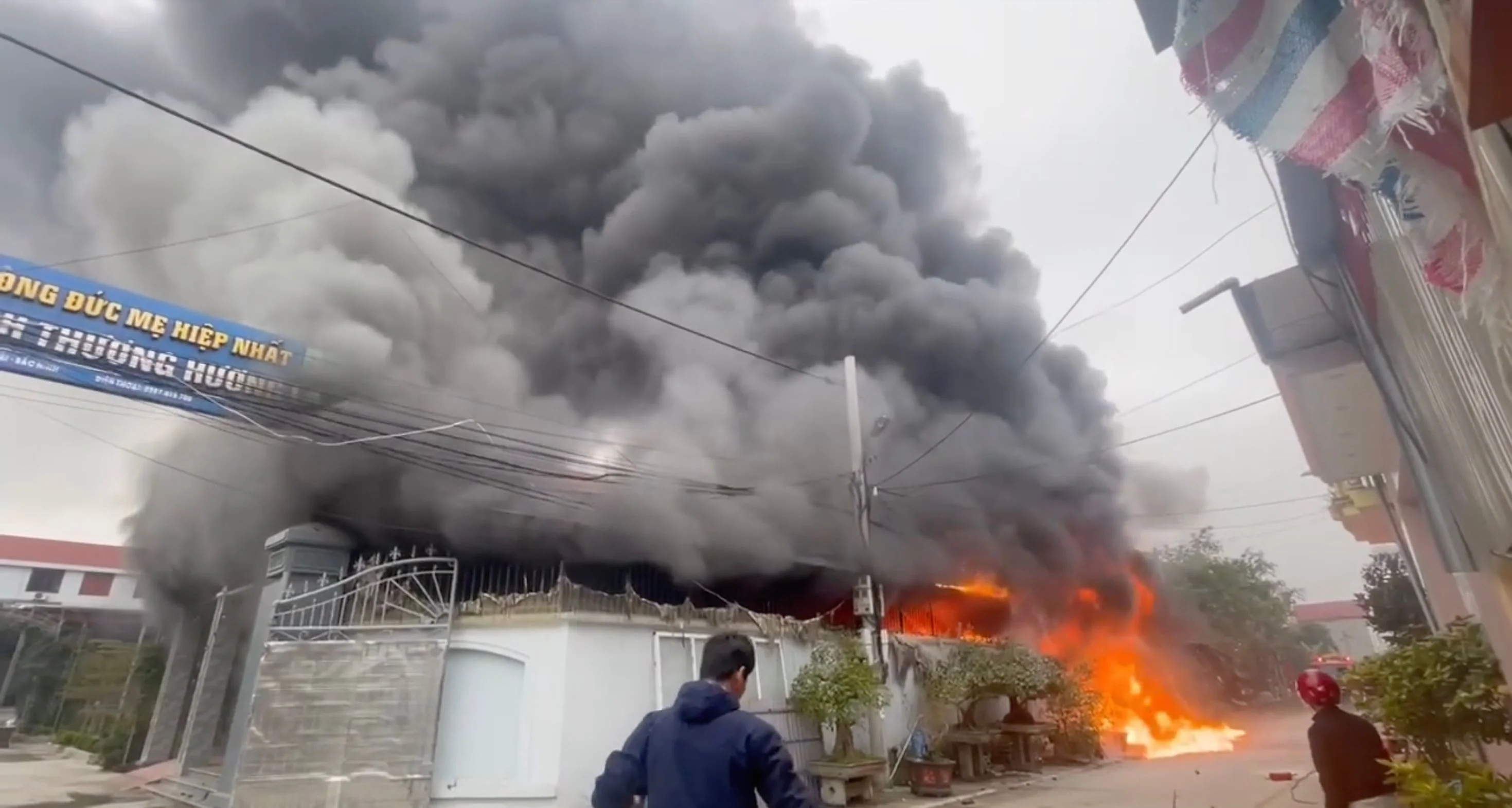 Cháy kho làm nến tại nhà tình thương ở Bắc Ninh