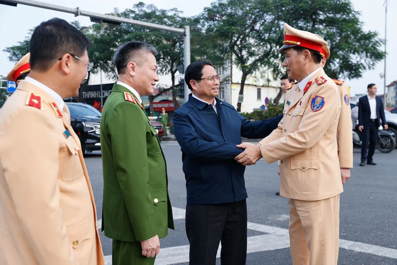 Thủ tướng kiểm tra, động viên các lực lượng công an ứng trực dịp Tết