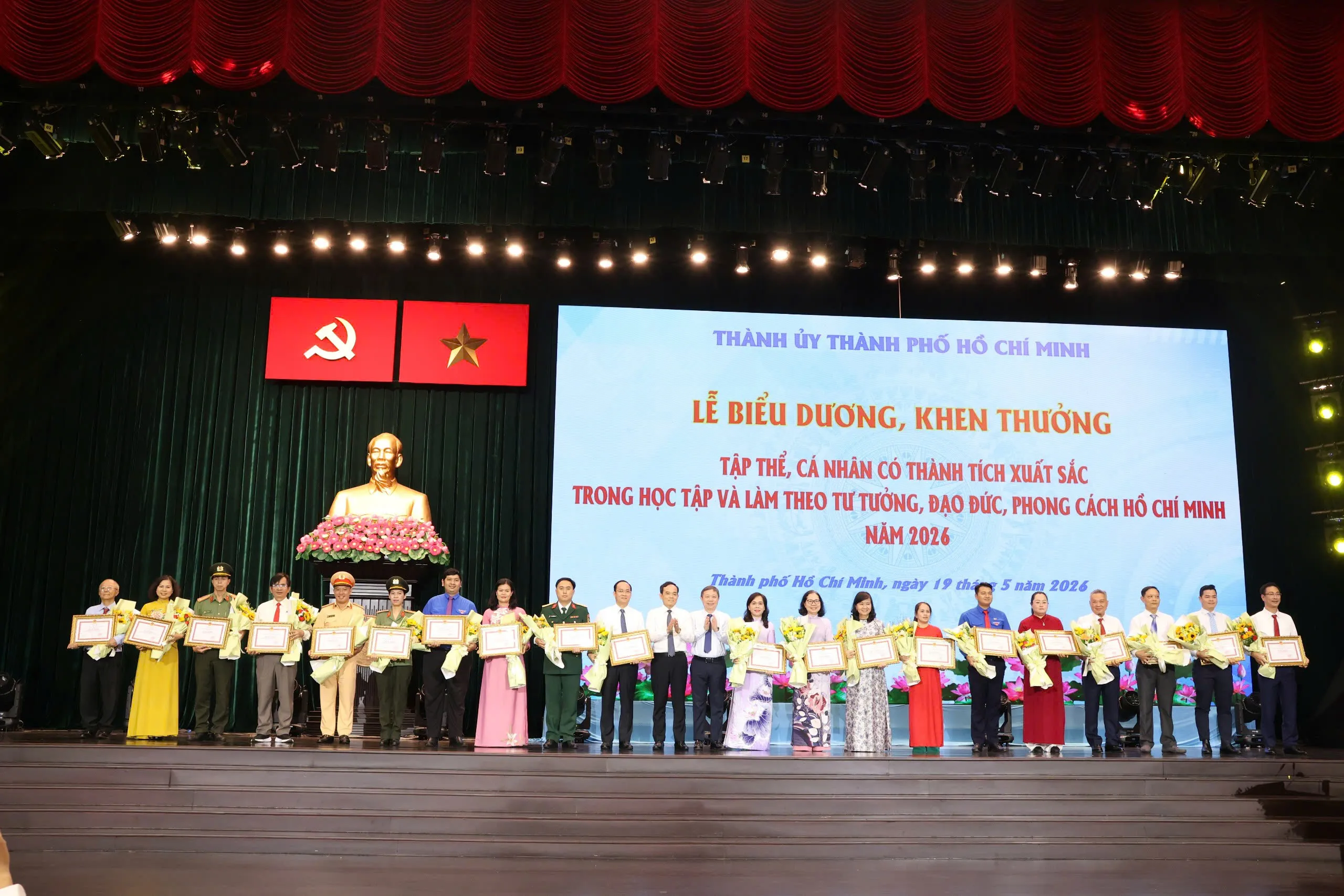 Lan tỏa 358 'bông hoa đẹp' học và làm theo Bác tại TP.HCM