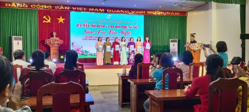 Ấm áp nghĩa tình trong buổi ra mắt mô hình “Chi hội Phụ nữ số” tại xã Ô Diên -Tp Hà Nội 
