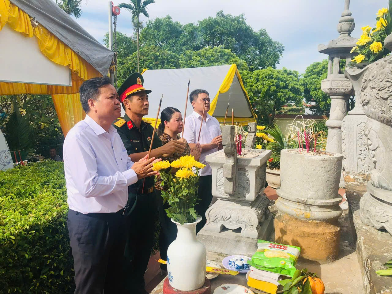 Xã Hiển Khánh hoàn thành sớm công tác lấy mẫu hài cốt liệt sĩ chưa xác định danh tính.