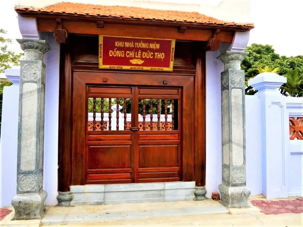 Thăm khu tưởng niệm ông Lê Đức Thọ