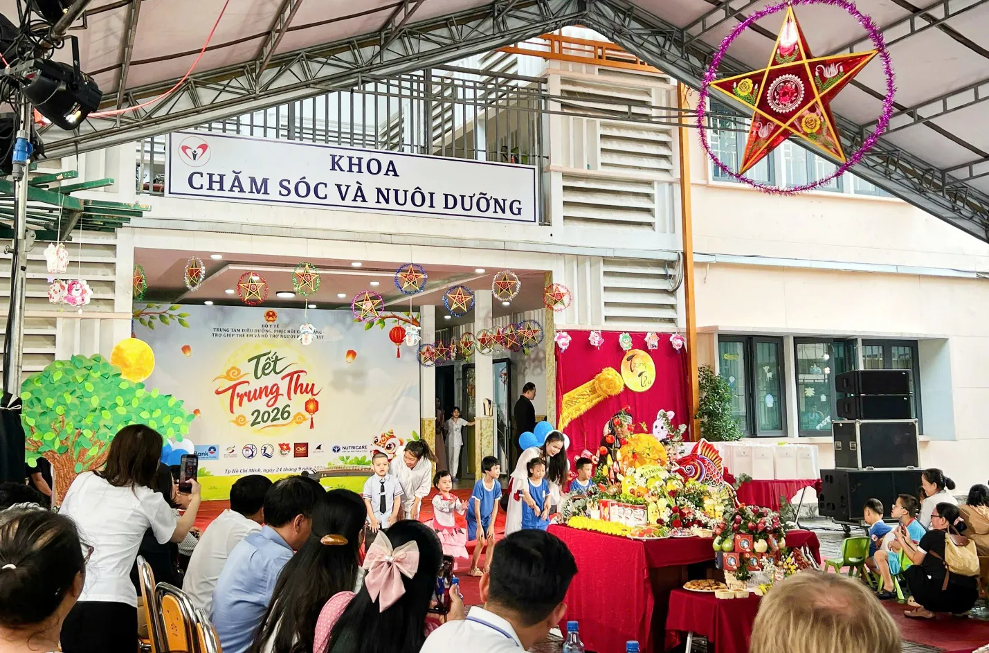 Trung tâm điều dưỡng, phục hồi chức năng trẻ em tại TP.HCM: Tổ chức Tết Trung thu cho trẻ em khuyết tật