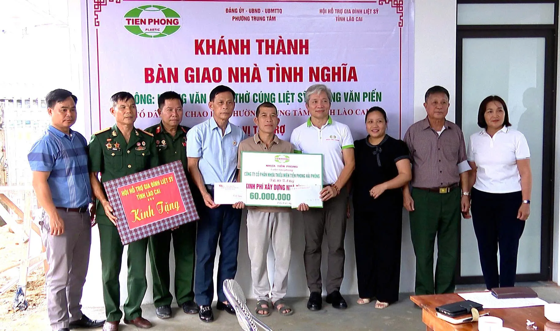 LÀO CAI - KHÁNH THÀNH BÀN GIAO 4 CĂN NHÀ TÌNH NGHĨA CHO THÂN NHÂN LIỆT SỸ