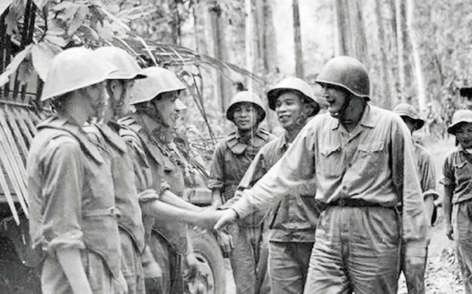 Đường Hồ Chí Minh với hai cột mốc số 0