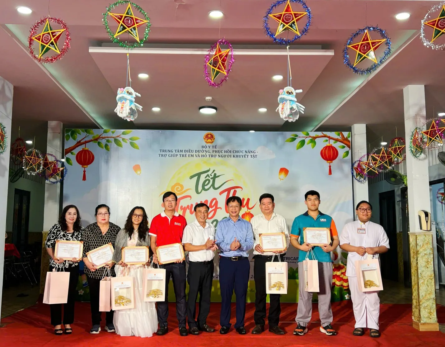 Trung tâm điều dưỡng, phục hồi chức năng trẻ em tại TP.HCM: Tổ chức Tết Trung thu cho trẻ em khuyết tật