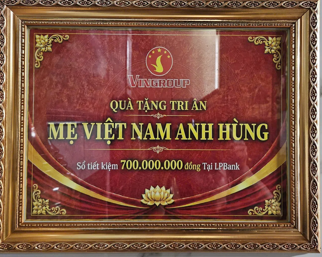  Đằng sau ánh nhìn của mẹ