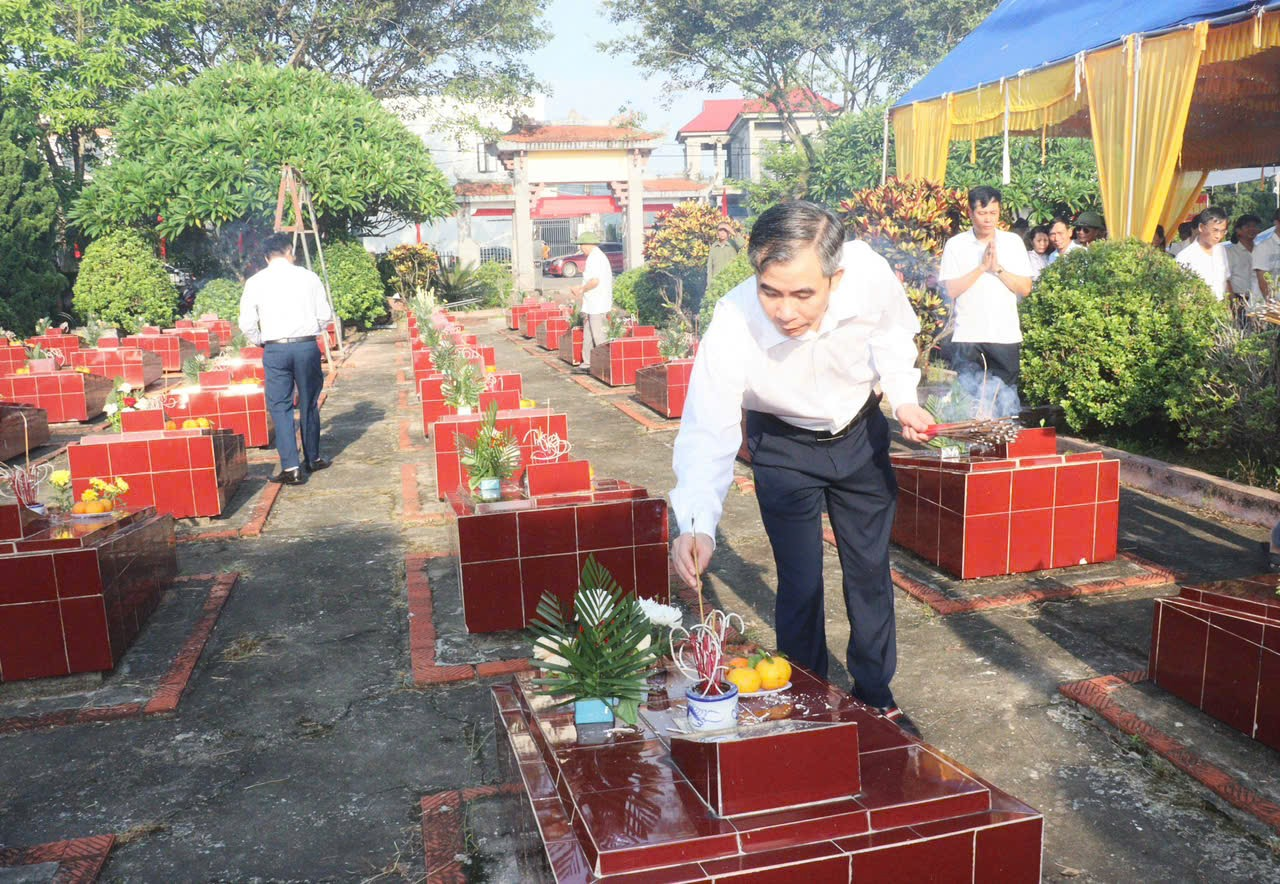 Xã Vụ Bản đẩy mạnh các hoạt động “Đền ơn đáp nghĩa” gắn với thực hiện “Chiến dịch 500 ngày đêm”