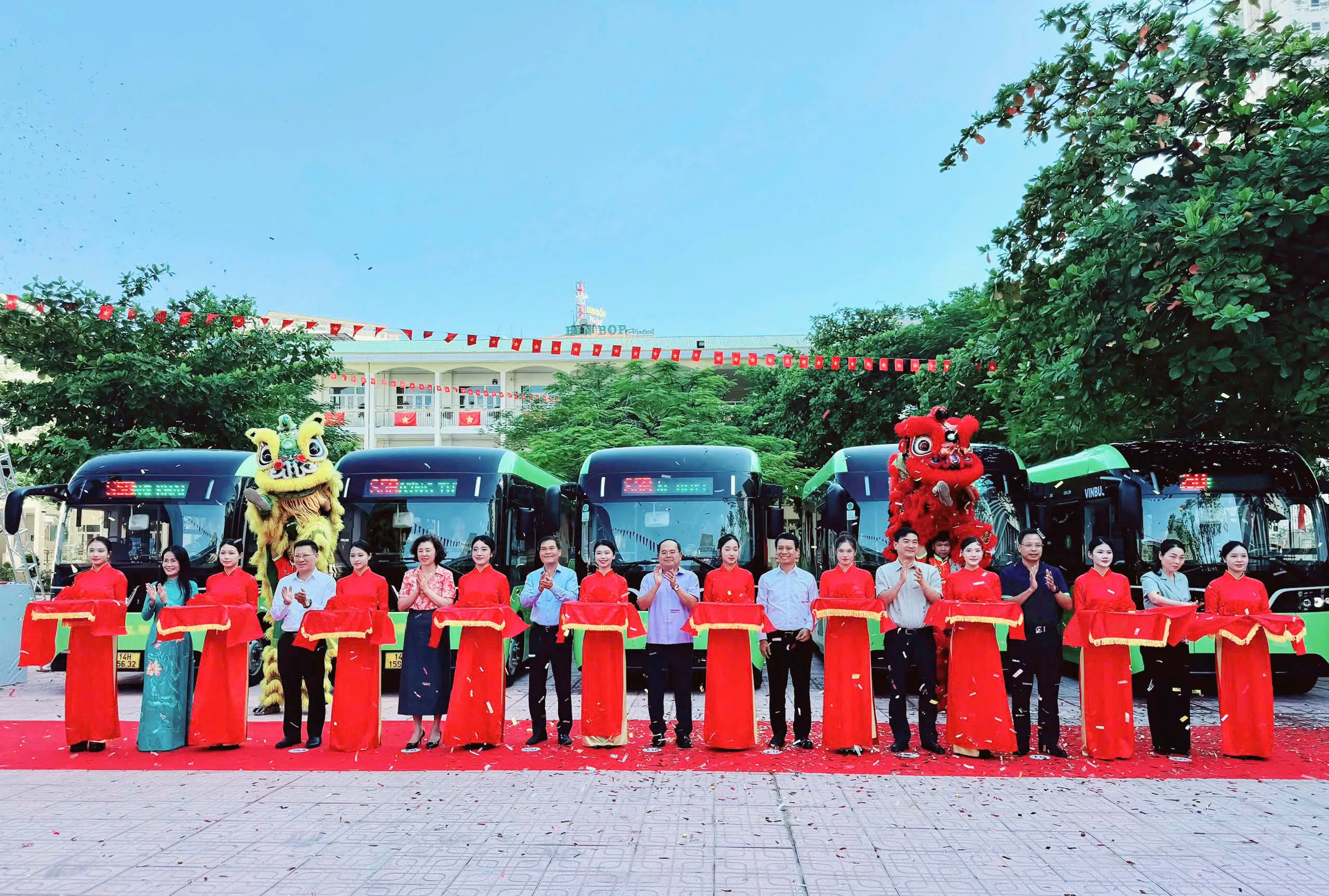Thành phố Quảng Ninh: Khai trương tuyến xe buýt miễn phí đưa đón học sinh đến trường