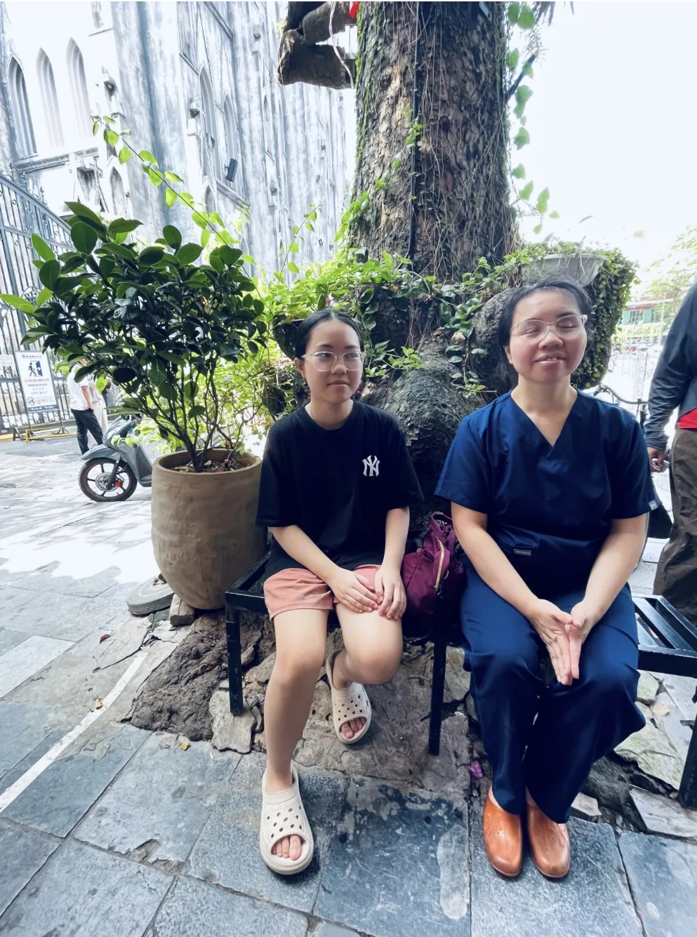 Mẹ khiếm thị chắp cánh ước mơ họa sĩ cho con gái nhỏ