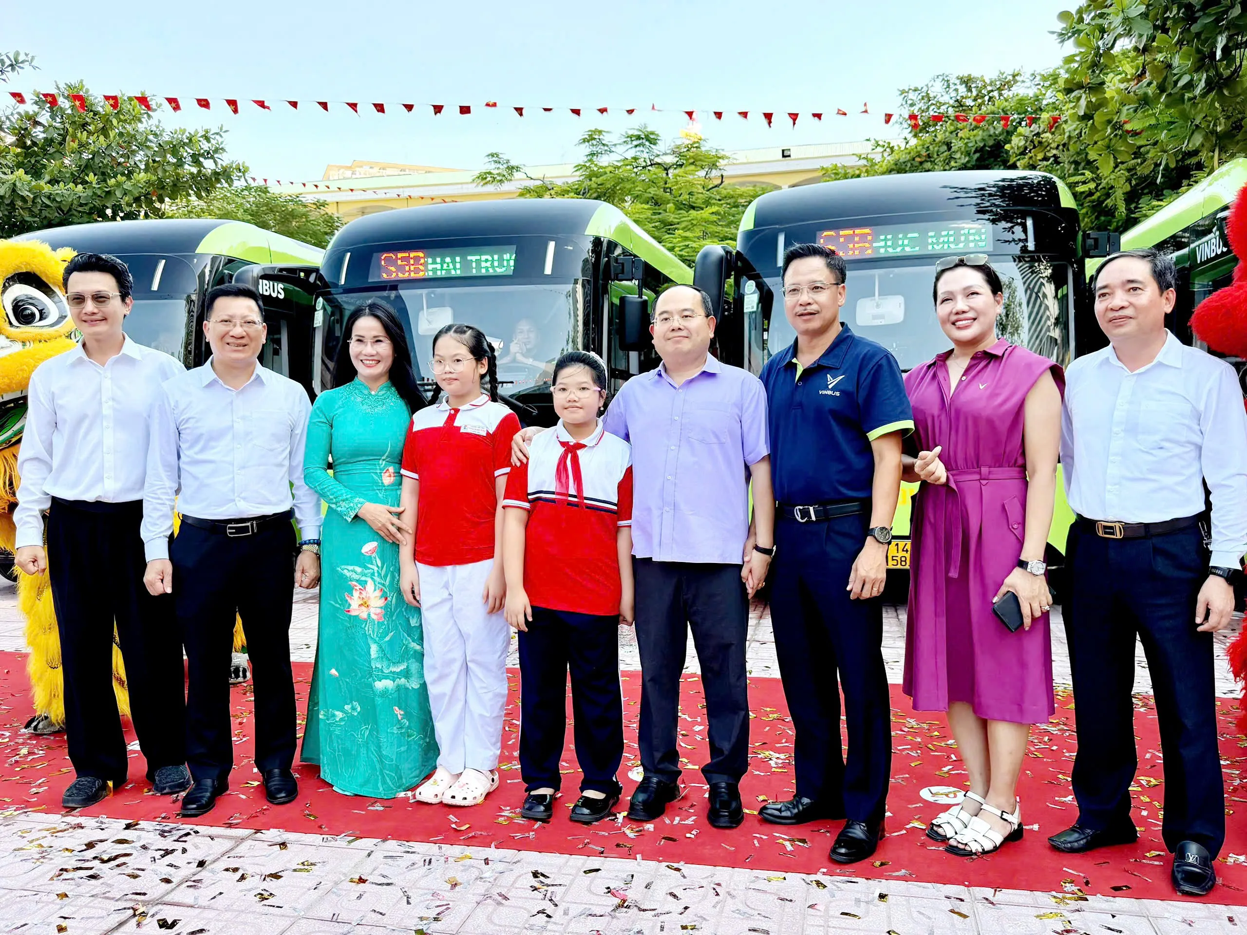 Thành phố Quảng Ninh: Khai trương tuyến xe buýt miễn phí đưa đón học sinh đến trường