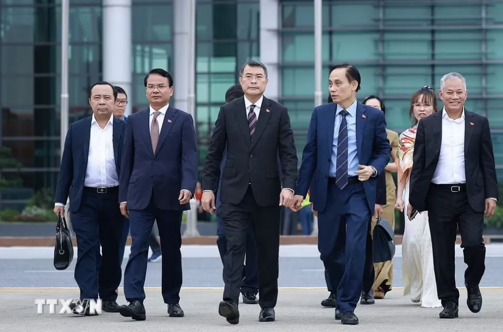 Thủ tướng Lê Minh Hưng lên đường tham dự Hội nghị Cấp cao kỷ niệm 35 năm quan hệ ASEAN-Nga