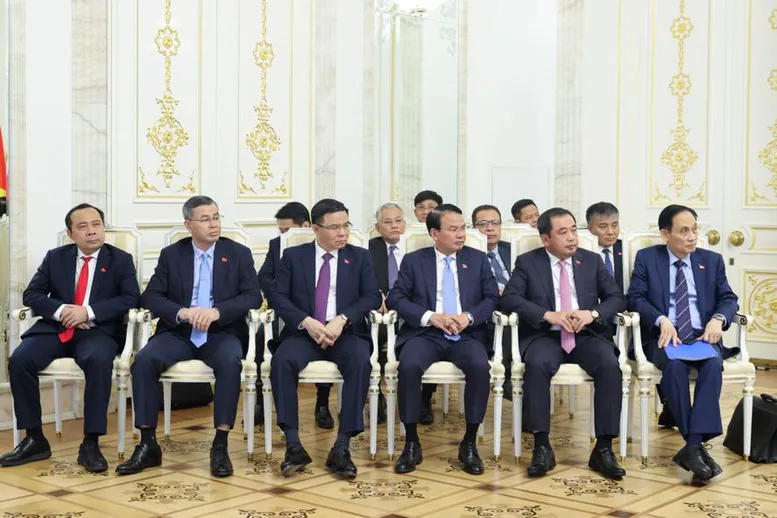 Thủ tướng Lê Minh Hưng gặp Người đứng đầu Cộng hòa Tatarstan (Liên bang Nga)- Ảnh 4. Thủ tướng Lê Minh Hưng gặp Người đứng đầu Cộng hòa Tatarstan (Liên bang Nga)