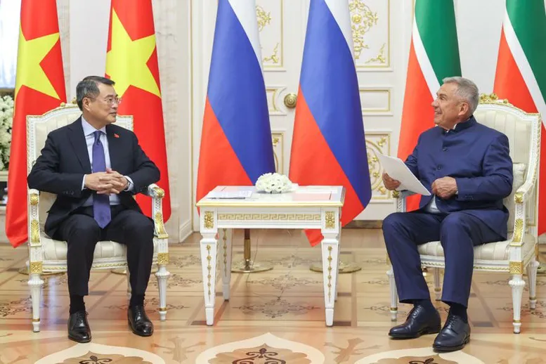 Thủ tướng Lê Minh Hưng gặp Người đứng đầu Cộng hòa Tatarstan (Liên bang Nga)- Ảnh 3. Thủ tướng Lê Minh Hưng gặp Người đứng đầu Cộng hòa Tatarstan (Liên bang Nga)
