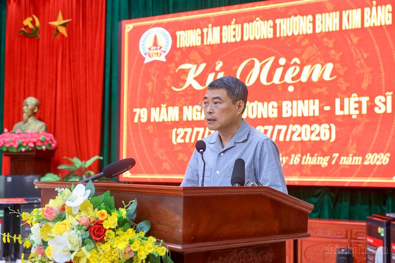 Thủ tướng Lê Minh Hưng thăm, tặng quà các thương binh, bệnh binh tại Ninh Bình