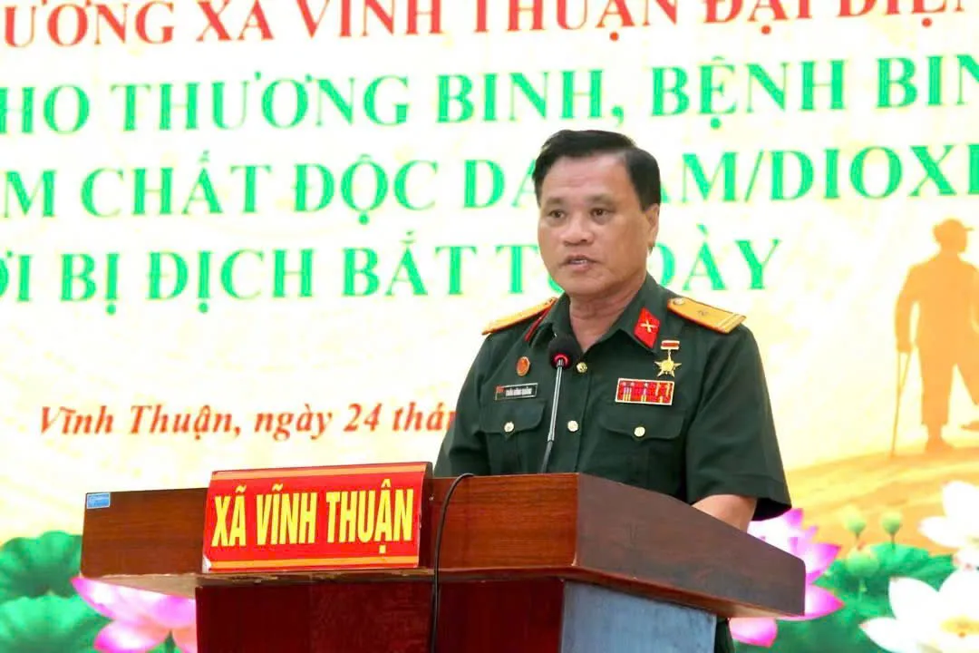 Trao quà tri ân người có công với cách mạng tại xã Vĩnh Thuận, Hải Phòng