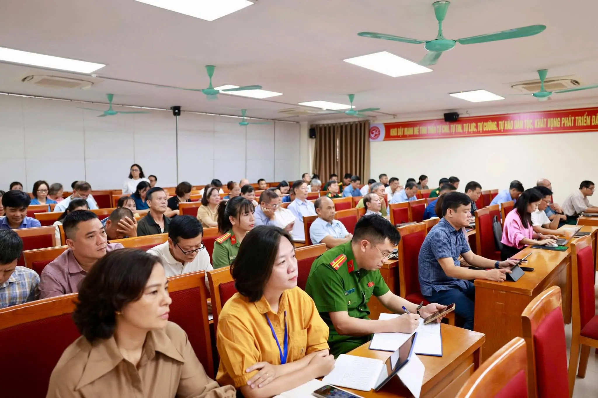 Phường Dương Nội quán triệt, triển khai thực hiện Nghị quyết Trung ương 4 khóa XIV