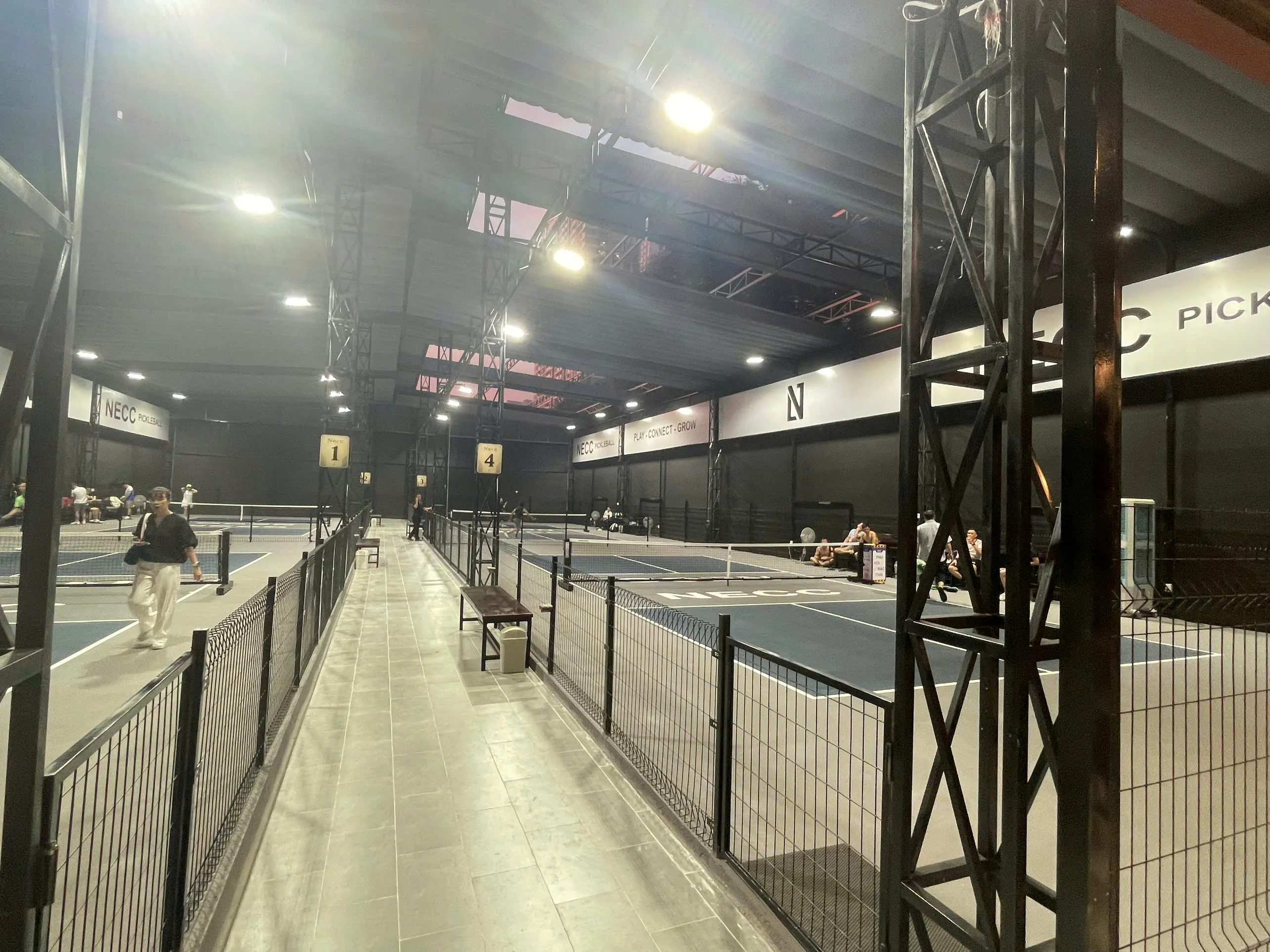 Sân pickleball NECC tại số 3 Đỗ Đức Dục: Dấu hỏi về trách nhiệm quản lý địa phương