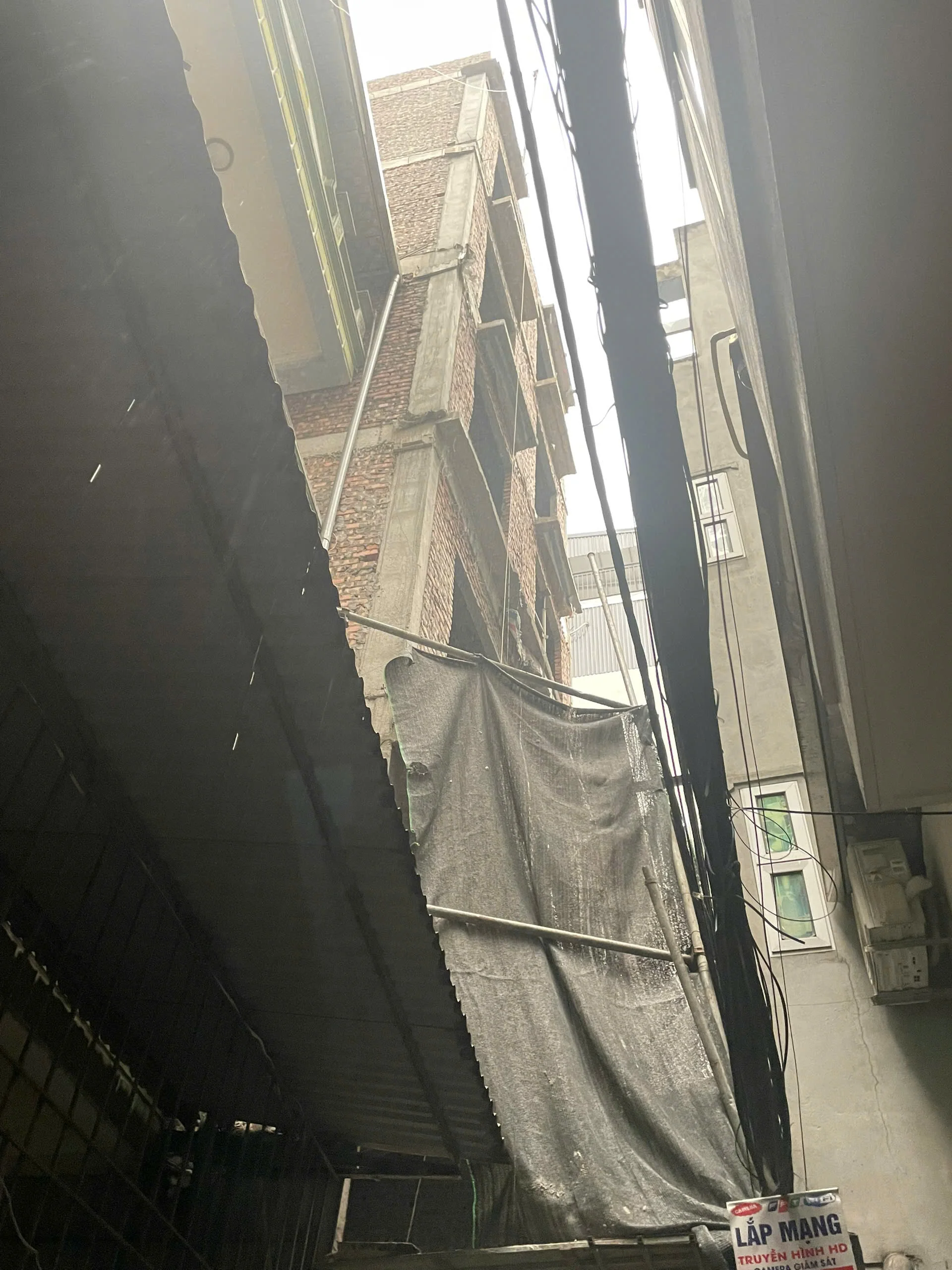 Phường Từ Liêm: Cháy cột điện và cảnh báo từ áp lực hạ tầng do vi phạm trật tự xây dựng