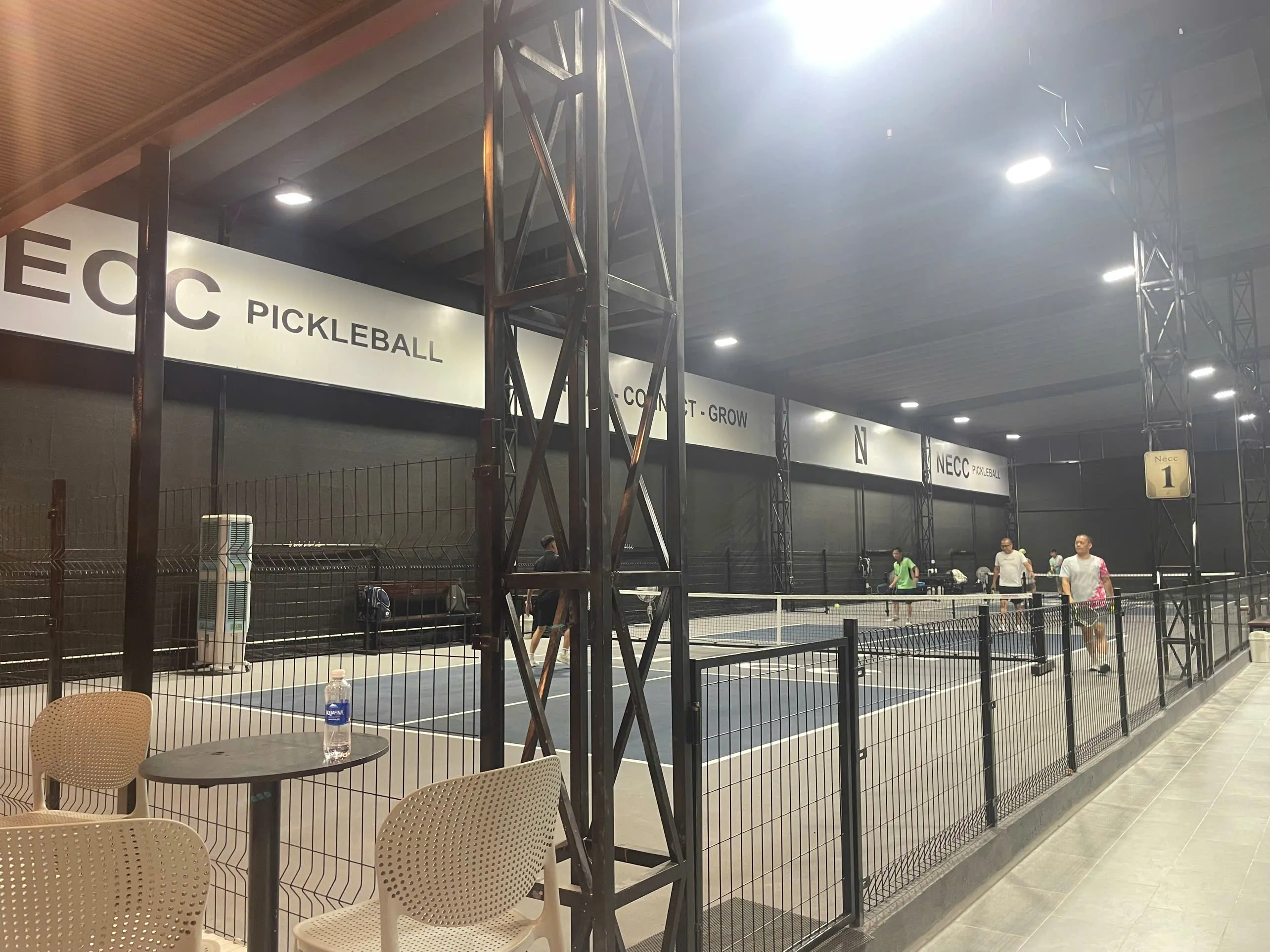 Sân pickleball NECC tại số 3 Đỗ Đức Dục: Dấu hỏi về trách nhiệm quản lý địa phương