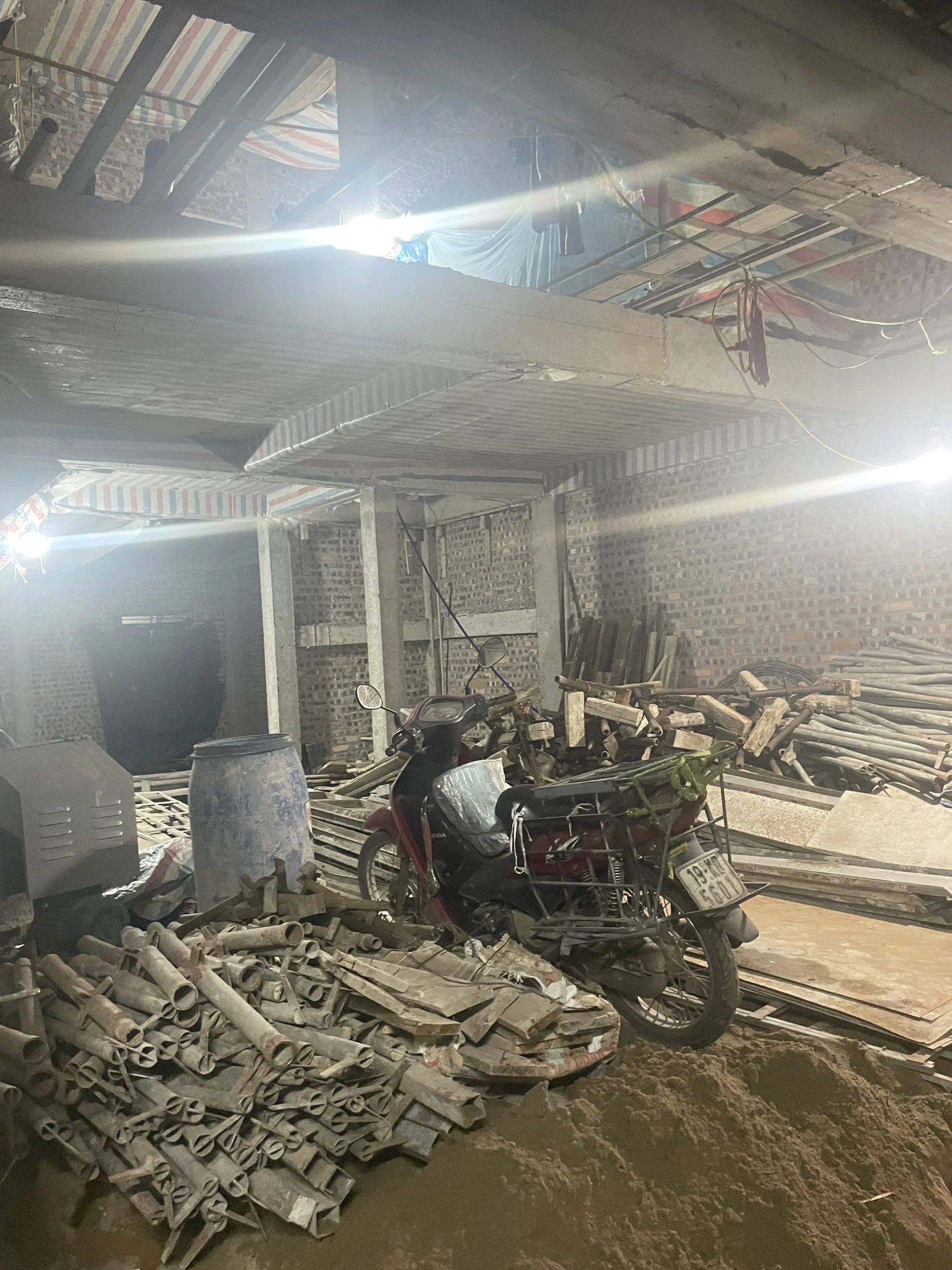 Phường Từ Liêm: Cháy cột điện và cảnh báo từ áp lực hạ tầng do vi phạm trật tự xây dựng